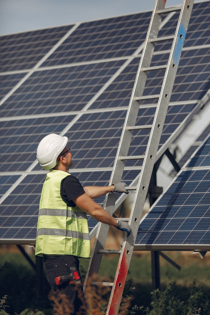 Custos de Oportunidade: Quanto a Sua Empresa Perde ao Adiar a Transição Energética?
